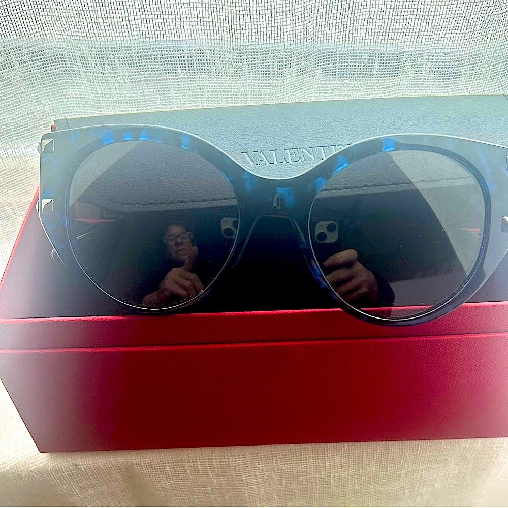 NOT FOR SALE—NEW Ladies Valentino sunglasses